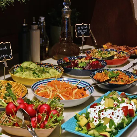 Отель Monbijou 3*